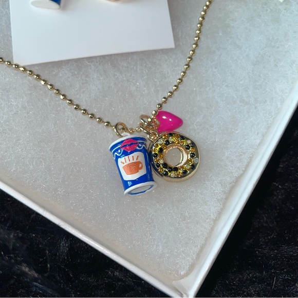 Betsey Johnson NYC bagel and coffee set, NWT - Picture 2 of 6